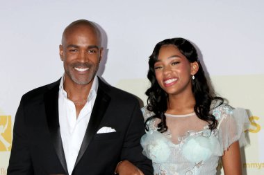 LOS ANGELES - 13 Haziran: Donnell Turner ve Sydney Mikayla 48. Gündüz Emmy Ödülleri Basın Hattında - 13 Haziran 2021 tarihinde Burbank, CA