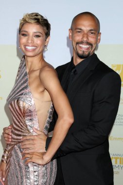 LOS ANGELES - 13 Haziran: Brytni Sarpi ve Bryton James 48. Gündüz Emmy Ödülleri Basın Hattında - 13 Haziran 2021 tarihinde Burbank, CA