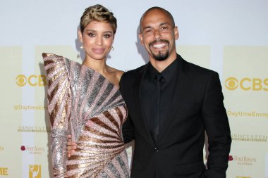 LOS ANGELES - 13 Haziran: Brytni Sarpi ve Bryton James 48. Gündüz Emmy Ödülleri Basın Hattında - 13 Haziran 2021 tarihinde Burbank, CA