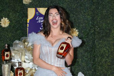 LOS ANGELES - 12 Haziran: Jacqueline MacInnes Wood with Four Roses Bourban at the 48. Gündüz Emmy Ödülleri Fotoğrafları - 13 Haziran 2021 tarihinde Burbank, CA