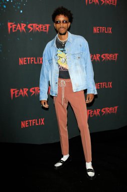 LOS ANGELES - 28 Haziran 2021 'de Los Angeles, CA' da Netflix 'in Fear Street Triology galasında Darrell Britt-Gibson