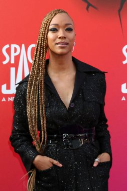 LOS ANGELES - 12 JUL: Sonequa Martin-Green at the Space Jam: A New Legacy Premiere at the Microsoft Theater 12 Temmuz 2021, Los Angeles, CA