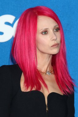 LOS ANGELES - 15 Temmuz, Juno Temple at the Ted Lasso Sezon 2 Bölüm 2 Pasifik Tasarım Merkezi Çatısı Gösterimi 15 Temmuz 2021, Los Angeles, CA