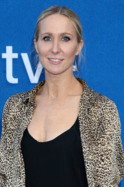 LOS ANGELES - 15 Temmuz: Nikki Glaser 15 Temmuz 2021 'de Los Angeles, CA' da Pasifik Tasarım Merkezi 'nin çatısında Ted Lasso 2.