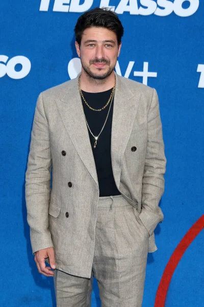 LOS ANGELES - 15 Temmuz 2021 'de, Los Angeles, CA' da, Pasifik Tasarım Merkezi 'nin çatısındaki Ted Lasso 2.
