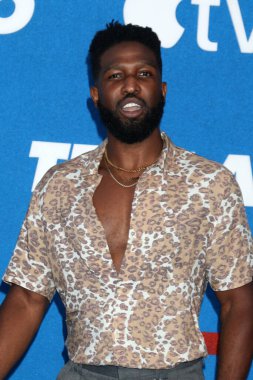 LOS ANGELES - 15 Temmuz: Brandon Kyle Goodman 15 Temmuz 2021 'de Los Angeles, CA' da Pasifik Tasarım Merkezi 'nin çatısındaki Ted Lasso 2.