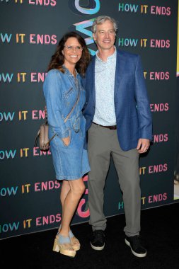 LOS ANGELES - 15 JUL: Amy Landecker, Rob Huebel 