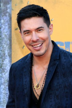 LOS ANGELES - 2 Ağustos 2021 'de Westwood, CA' da The Suicide Squad Premiere 'de Lewis Tan