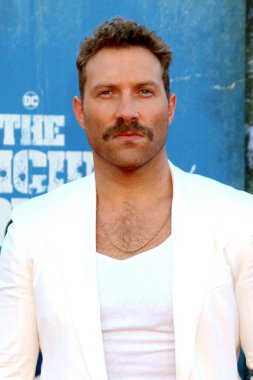 LOS ANGELES - 2 Ağustos 2021 'de Westwood, CA' da The Suicide Squad Premiere 'de Jai Courtney