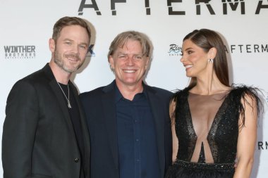 LOS ANGELES - 3 AUG: Shawn Ashmore, Peter Winther, Ashley Greene 3 Ağustos 2021 'de Westwood, CA