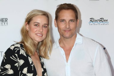 Lily Anne Harrison, Peter Facinellii, 3 Ağustos 2021 'de Westwood, CA' daki Landmark Tiyatrosu 'ndaki Aftermath galasında.