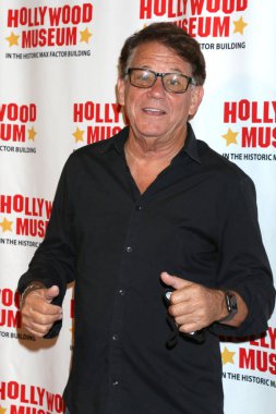 Anson Williams, Hollywood Müzesi 'nde 4 Ağustos 2021' de Los Angeles 'taki Hollywood Müzesi' nin açılışında.