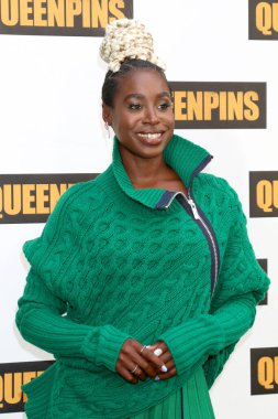 LOS ANGELES - 25 AUG: Kirby Howell-Baptiste, 25 Ağustos 2021 'de Los Angeles' taki Four Seasons Oteli 'ndeki Queenpins Fotoğraf Çağrısı