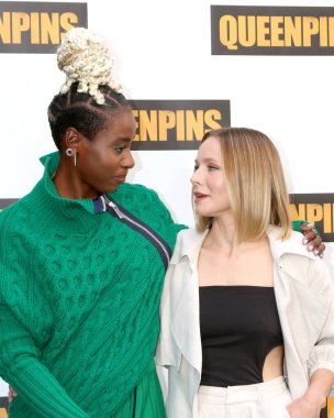 Kirby Howell-Baptiste, Kristen Bell, 25 Ağustos 2021 'de Los Angeles' taki Four Seasons Oteli 'ndeki Queenpins Fotoğraf Çağrısı' nda.