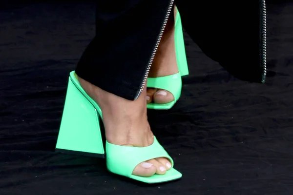 Los Angeles Aug Bebe Rexha Shoe Detail Queenpins Photocall Four — Stock Photo, Image