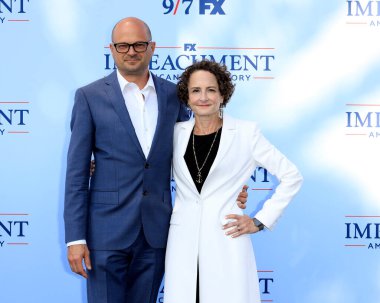 LOS ANGELES - 1. SEP: Brad Simpson, Nina Jacobson Suçlama: Pasifik Tasarım Merkezi 'nde Amerikan Suç Hikayesi Kırmızı Halı 1 Eylül 2021' de, Los Angeles, CA