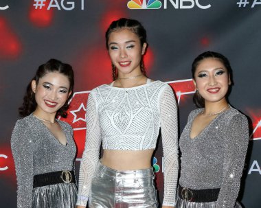 LOS ANGELES - SEP 7: Amerika 'nın Yetenek Gösterisi Kırmızı Halısında Tek Çember Akış üyeleri 7 Eylül 2021' de Los Angeles, CA