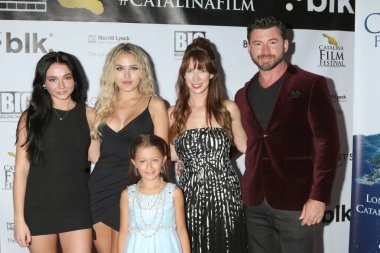 LOS ANGELES - SEP 19: Anna Harriette Pittman, Tommi Rose, Jaelyn Buffkin ve diğerleri Long Beach 'teki Catalina Film Festivali - Pazar - A Savannah Lanetli Kırmızı Halı ve Soru-Cevap Merkezi 19 Eylül 2021' de Long Beach 'te