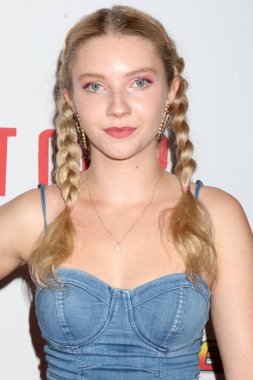 LOS ANGELES - 21 Eylül 2021 'de Los Angeles, CA' da Cinelounge Outdoor 'daki Reboot Camp galasında Elise Luthman