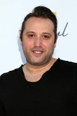 LOS ANGELES - 21 Eylül 2021 'de Los Angeles, CA' daki Cinelounge Outdoor 'daki Reboot Camp Premiere' de Richard Coughlin