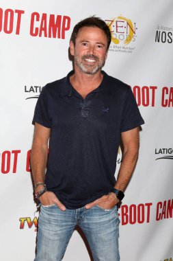 LOS ANGELES - 21 Eylül 2021 'de Los Angeles, CA' da Cinelounge Outdoor 'daki Reboot Camp Premiere' de David Lascher