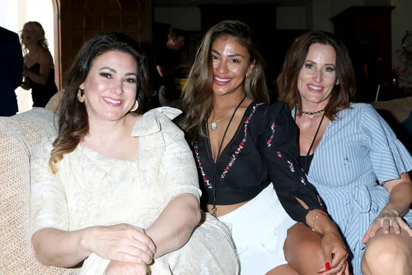 LOS ANGELES - 25 Eylül 2021 'de Avalon, CA' da düzenlenen Katalina Film Festivali 'nde Kim Sarubbi, Nohemi Perez, Kammy Burnett - VIP Parti