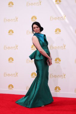 Laura prepon