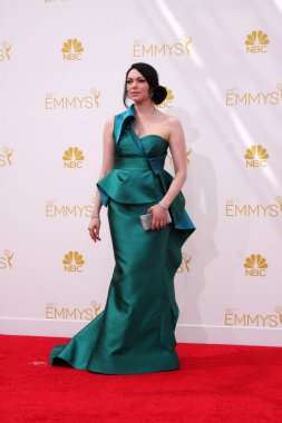 Laura prepon