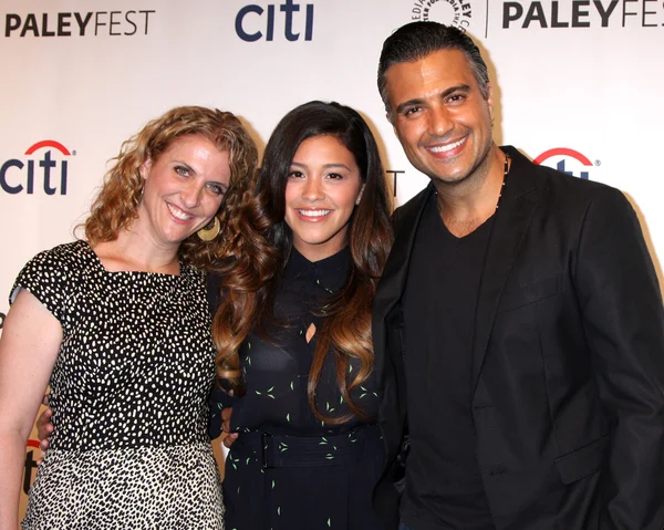 Jennie Snyder, Gina Rodriguez, Jaime Camil — Stock Photo, Image