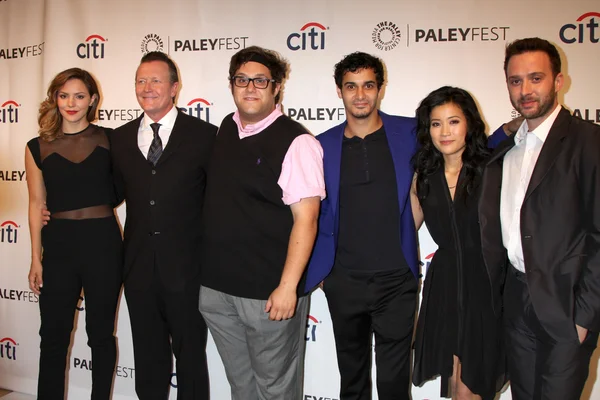 Katharine mcphee, robert patrick, ari Kindberg. Elyes gabel, jadyn wong, eddie kaye thomas — Stockfoto