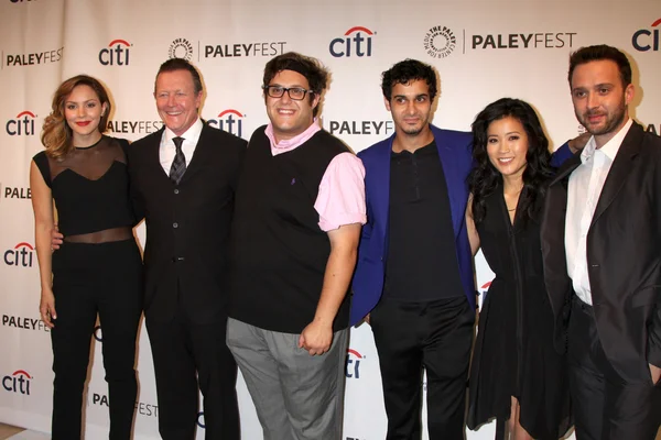 Katharine McPhee, Robert Patrick, Ari Stidham. Elyes Gabel, Jadyn Wong, Eddie Kaye Thomas — Stock Photo, Image