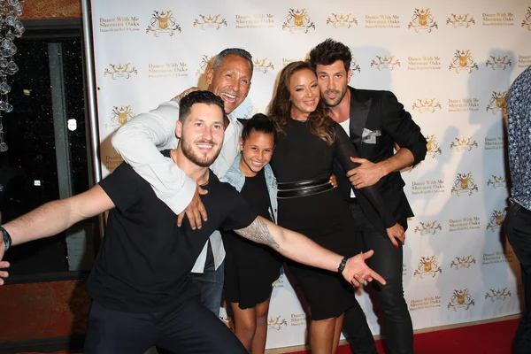 Maksim Chmerkovskiy, Valentin Chmerkovskiy, Lea Remini — Stock Photo, Image