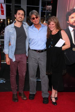 Konuk, eric roberts, eliza roberts