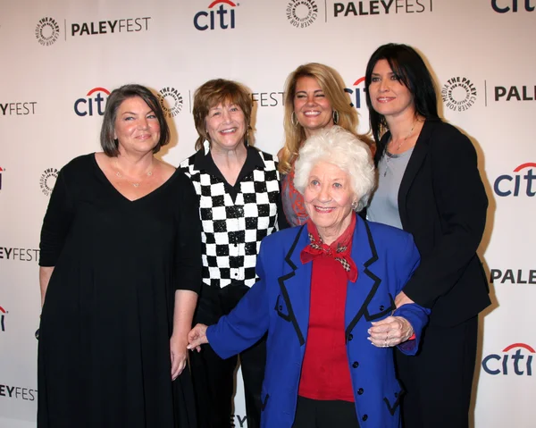 Mindy Cohn, Geri Jewell, Lisa Whelchel, Charlotte Rae, Nancy Mckeon — Photo