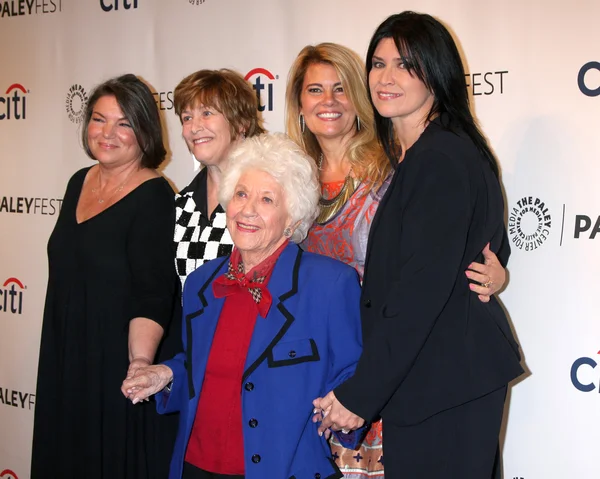 Mindy Cohn, Geri Jewell, Lisa Whelchel, Charlotte Rae, Nancy McKeon — Stock Photo, Image