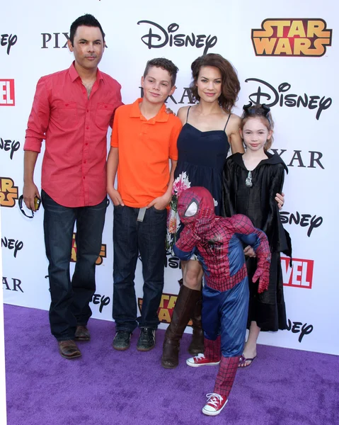 Rebecca herbst, ella bailey saucedo, ethan saucedo riley, Michael saucedo, emerson truett saucedo — Photo