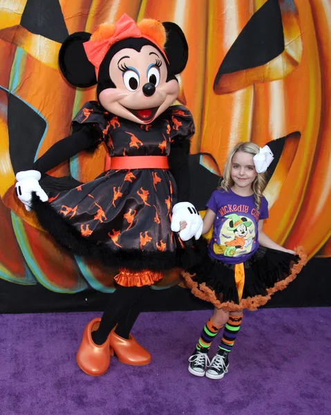 Minnie Mouse, McKenna Grace — Stock Photo, Image