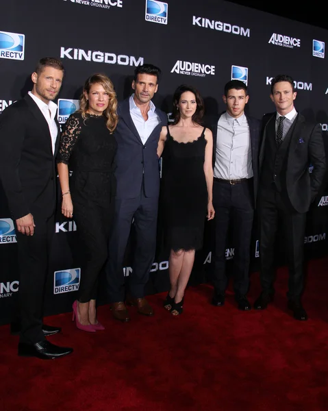 Nick jonas, joanna będzie, matowy lauria, kiele sanchez, frank grillo, jonathan tucker — Zdjęcie stockowe