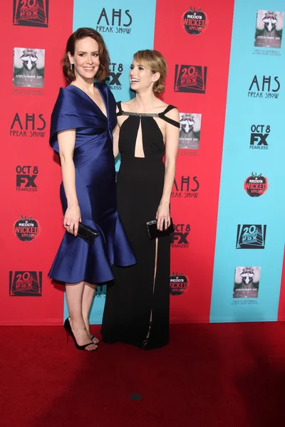 Sarah Paulson, Emma Roberts — Foto de Stock