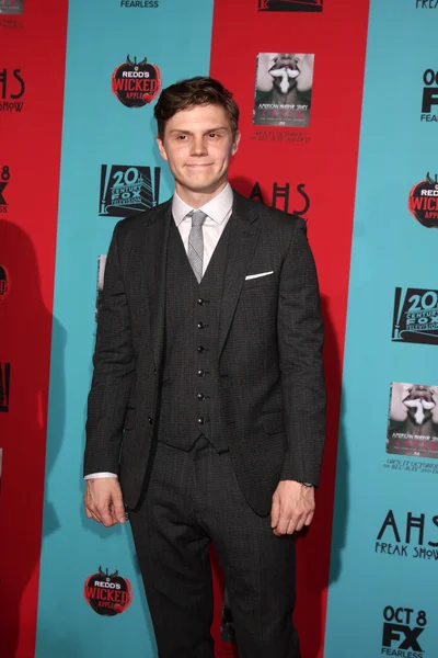 Evan Peters — Photo