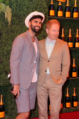 Justin Mikita, Jesse Tyler Ferguson