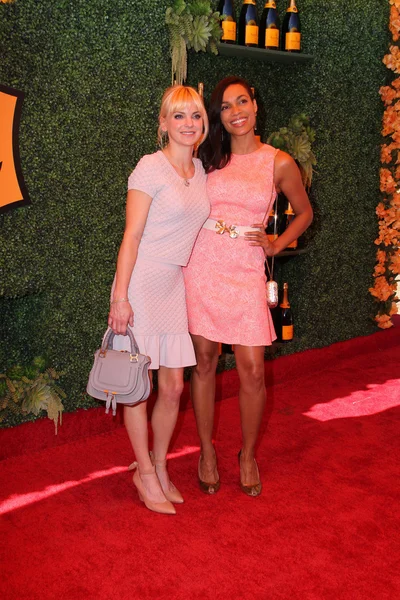 Anna Faris, Rosario Dawson — Zdjęcie stockowe