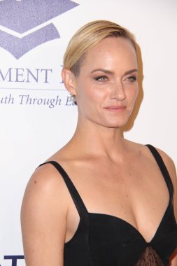 Amber Valetta