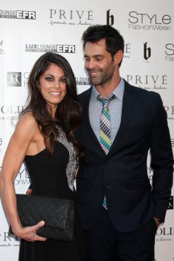 Lindsay Hartley, Jason Shane Scott