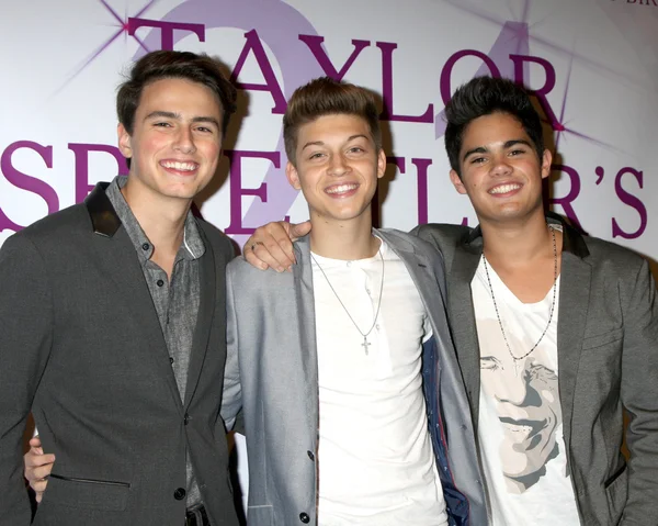 Emery Kelly, Ricky Garcia, Jon Klaasen, kafanızda sonsuza kadar — Stok fotoğraf