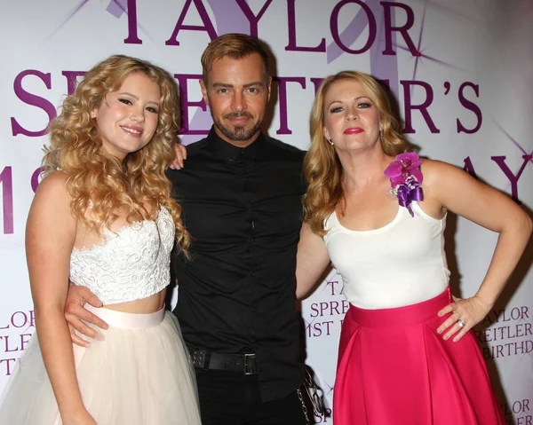 Taylor Spreitler, Joey Lawrence, Melissa Joan Hart — Foto Stock