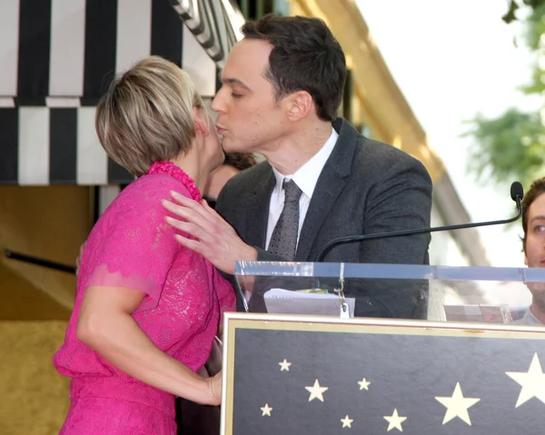 Kaley Cuoco, Jim Parsons — Photo