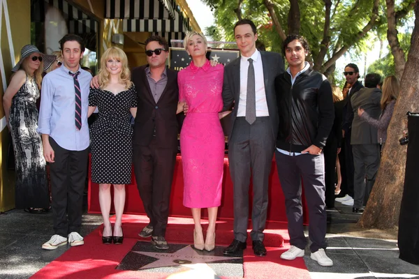 Simon Helberg, Melissa Rausch, Johnny Galecki, Kaley Cuoco, Jim Parsons, Kunal Nayyar — Zdjęcie stockowe