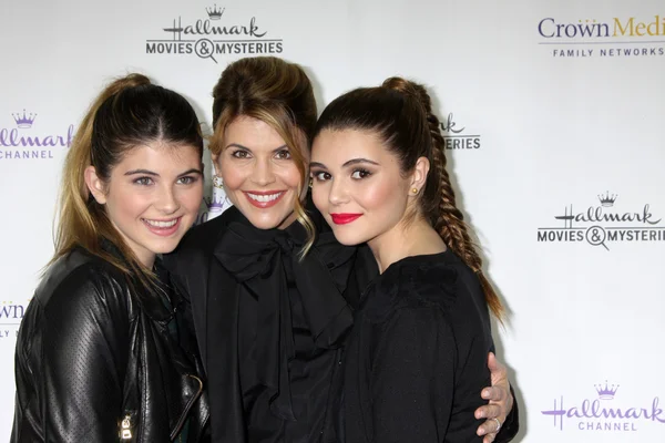 Lori Loughlin, daughters Isabella Rose Giannulli, Olivia Jade Giannulli — Stock Photo, Image