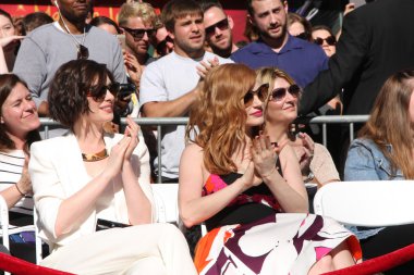 Anne Hathaway, Jessica Chastain